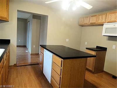 3rd image of 41 Vine St