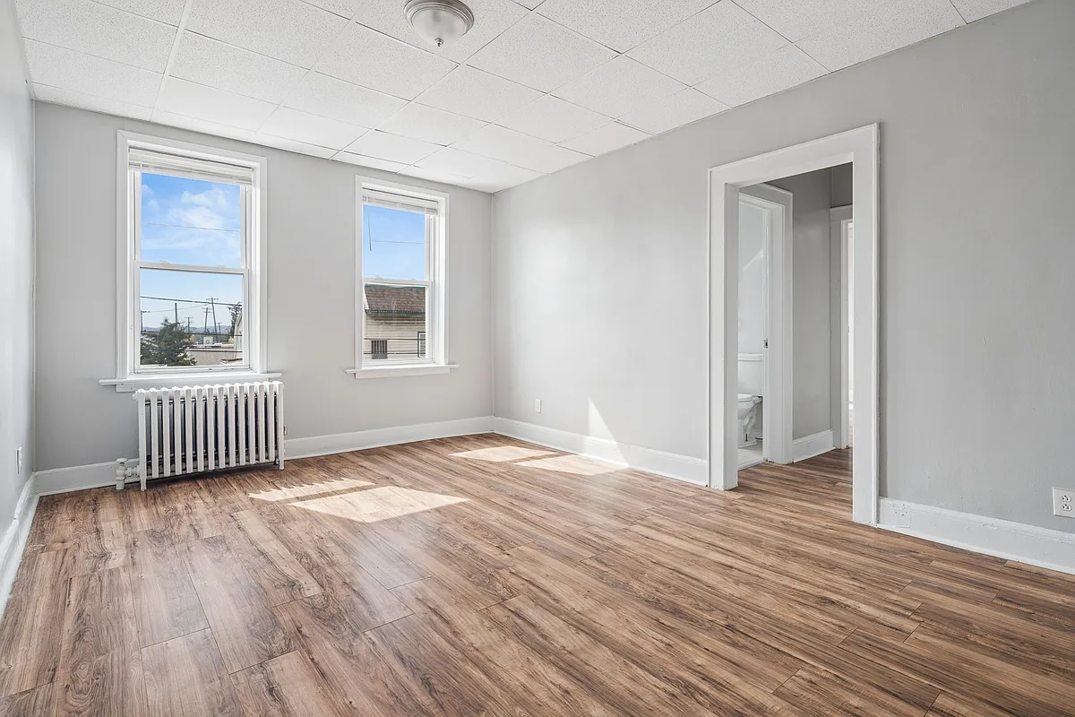 Building Photo - 90 Miller St #3