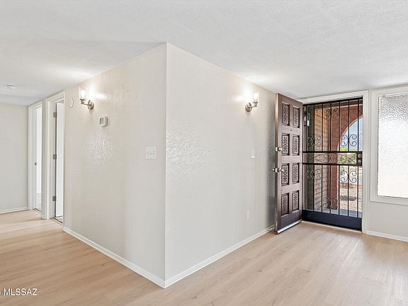 5th image of 9422 E Barrudean Hills St