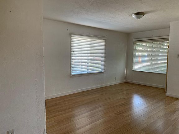 5th image of 443 Morse Ave