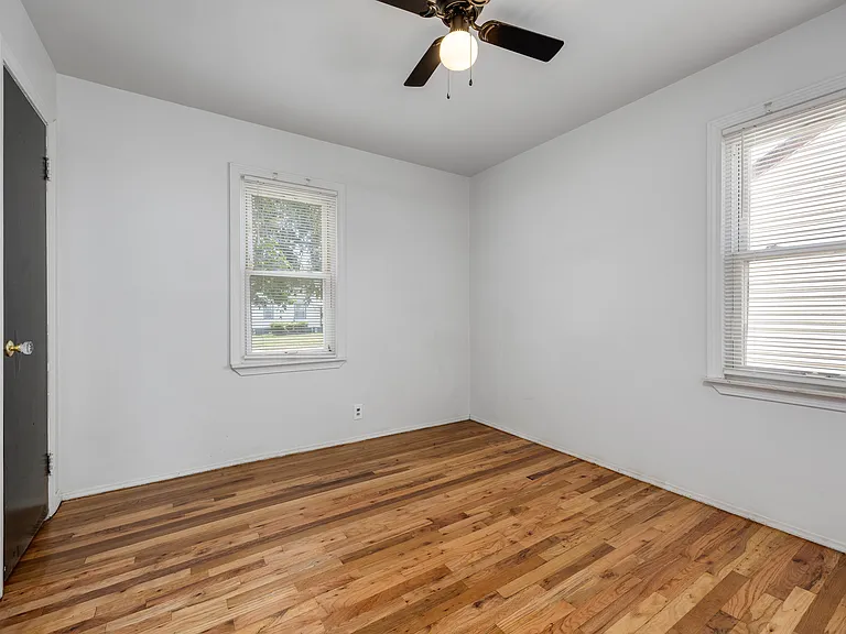 26080 Blumfield St — Photo 15