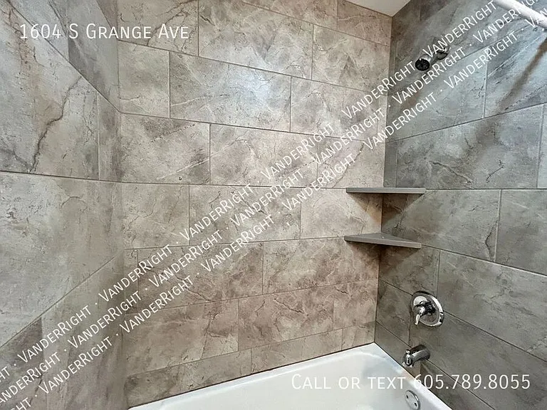 1604 S Grange Ave — Photo 11