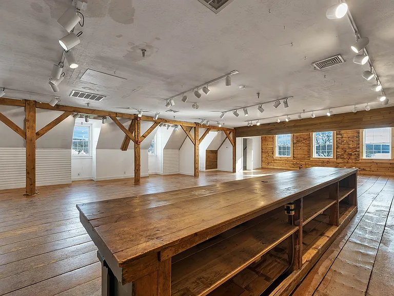 312 Daniel Webster Hwy — Photo 12