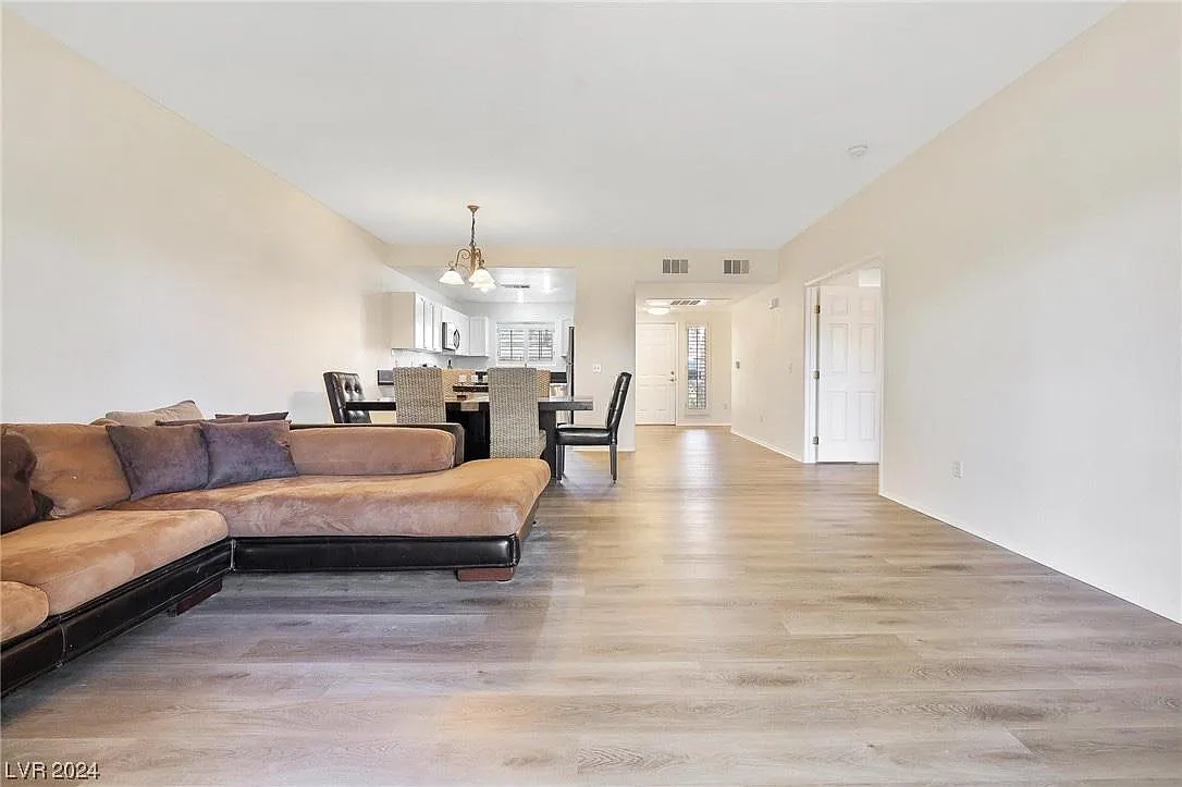 300 Pine Haven St — Photo 2