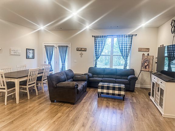 3rd image of 540 Becks Pl