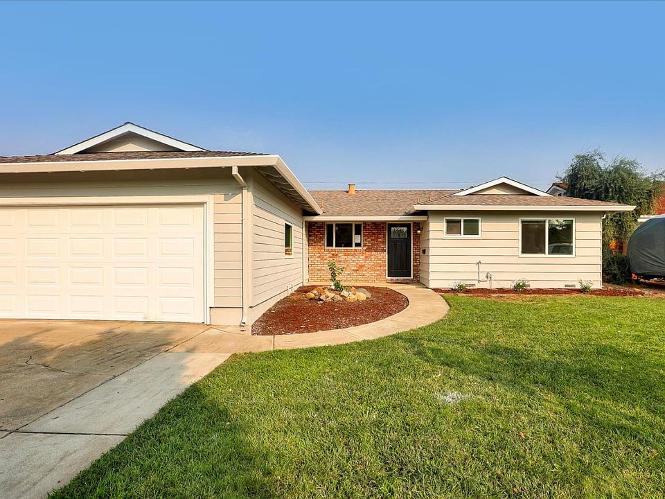 2nd image of 800 Monica Ln