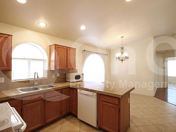 5th image of 1140 S Cholla St
