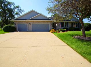 3013 E 31st St, Davenport, IA 52807