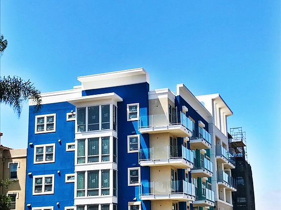 5th image of 555 W Date St #403