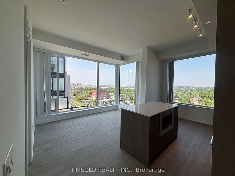 8188 Yonge St #916 — Photo 1