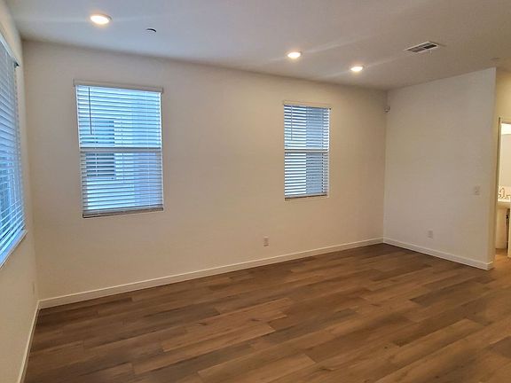 4th image of 184 Wewatta Ave