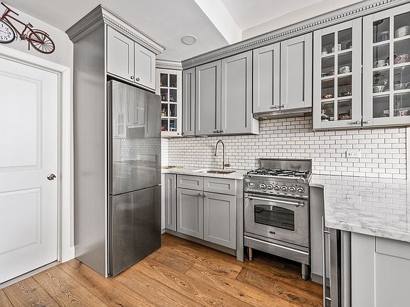 5th image of 215 E 89th St APT 1A