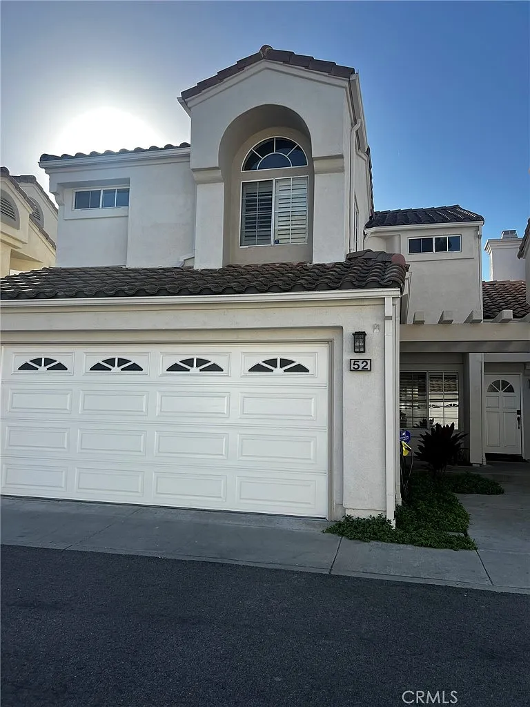 2 bed, 2.5 bath, 1300 sqft, $3,950 — Photo 1