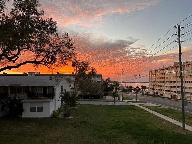 1 bed, 1.0 bath, 690 sqft, $1,800 — Photo 1