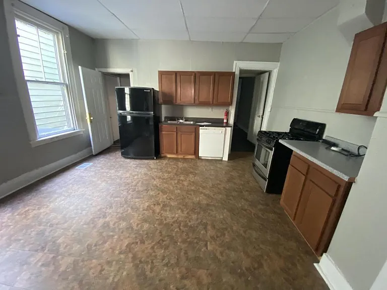 7 W Hollister St #1 — Photo 2