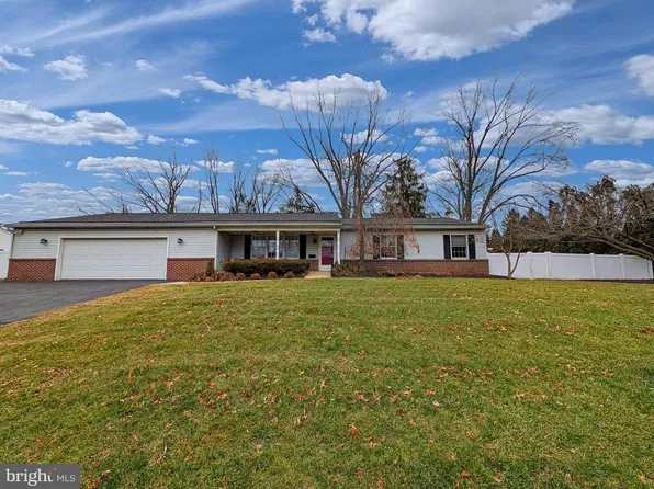 807 N Broad St, Doylestown, PA 18901