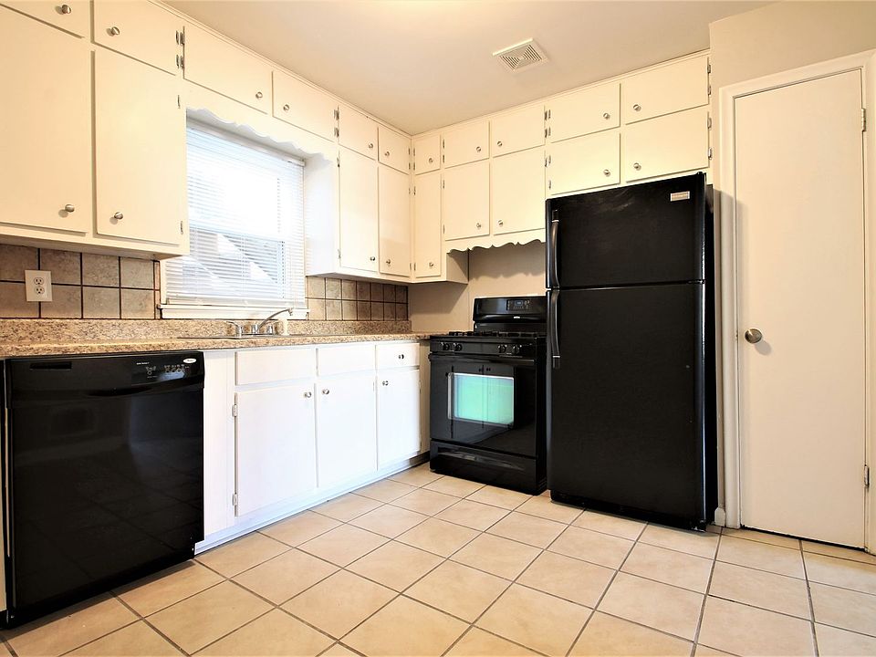 2nd image of 806 N 46th St #806/06
