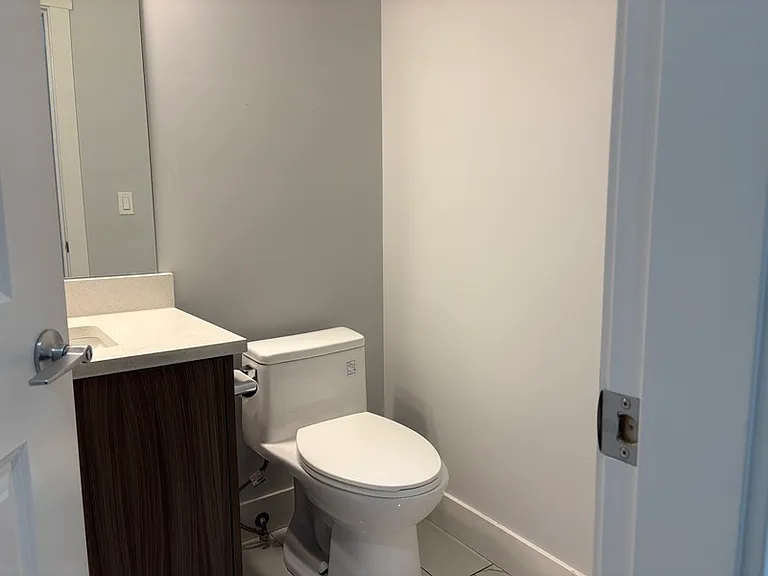 1025 Stockwell Ave #3 — Photo 17