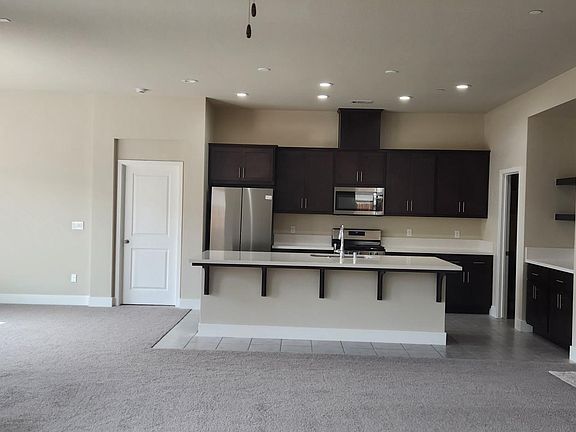Kitchen, Family & Dining Area