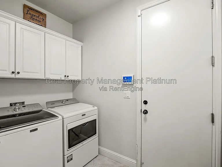 1970 N Langley Ave — Photo 6