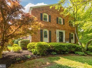 9208 Graceland Pl, Fairfax, VA 22031
