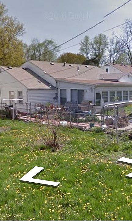 2nd image of 208 NE Maple St