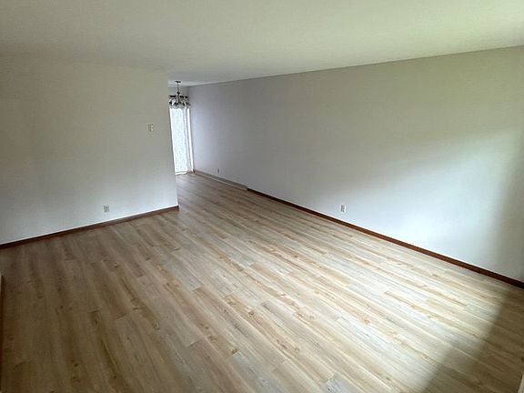 4th image of 1351 Fir St S