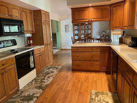 3rd image of 115 Briarwood Dr
