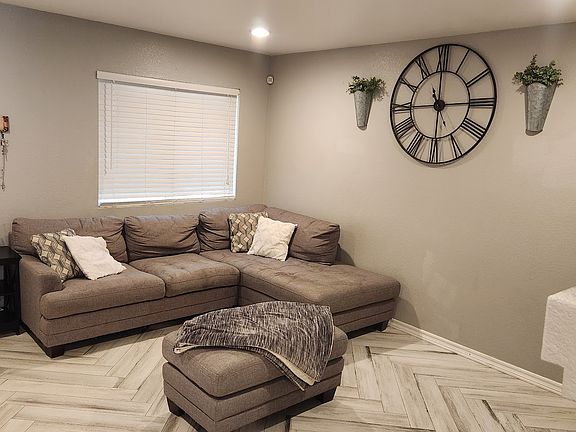 2nd image of 12057 Goldoak Ct