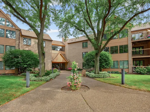 6100 Auto Club Rd APT 303, Bloomington, MN 55438