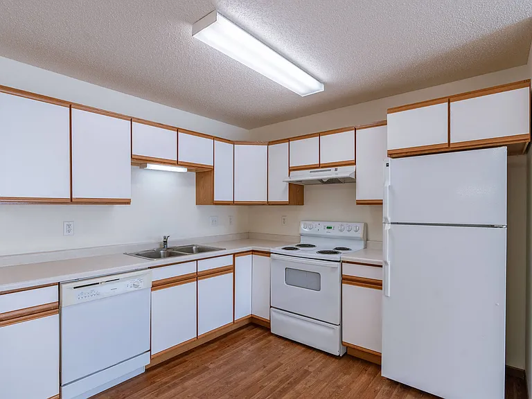 Fargo, ND Lake Crest Apartments | Kitchen