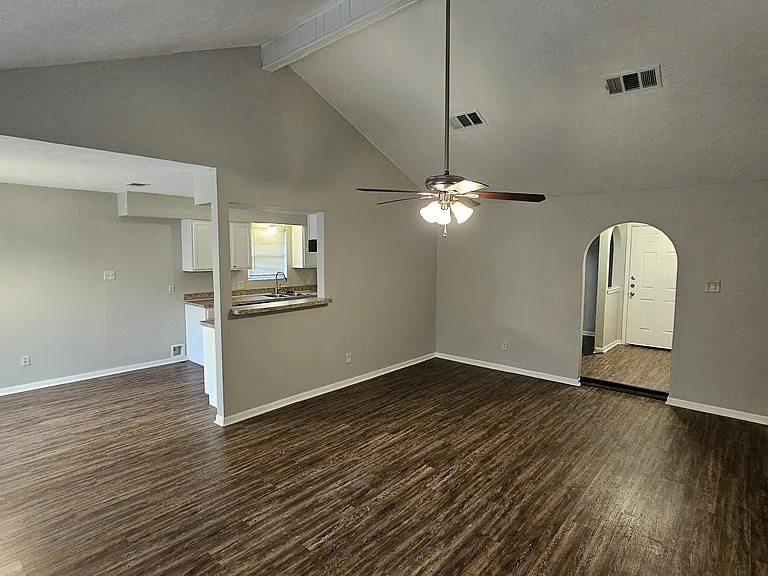 1404 Cactus St — Photo 5