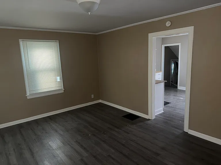2240 W 9th St — Photo 13