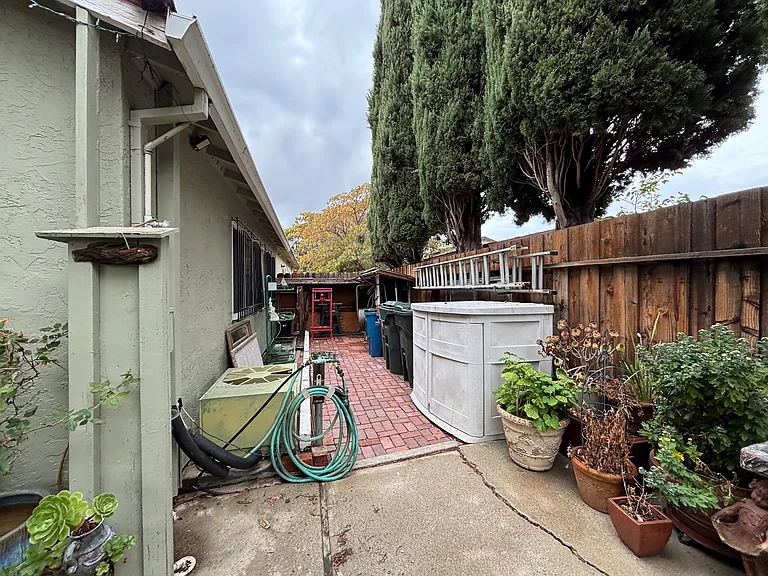 1700 Mahogany Way — Photo 23