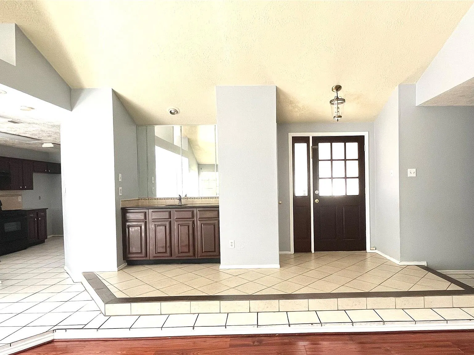 3 bed, 2.0 bath, 1455 sqft, $1,750 — Photo 2