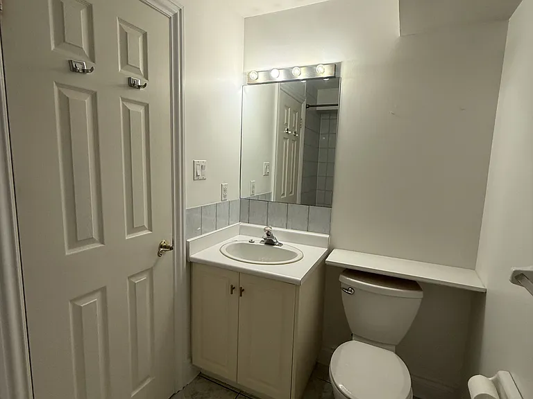 105A Gough Ave #LOWER — Photo 6
