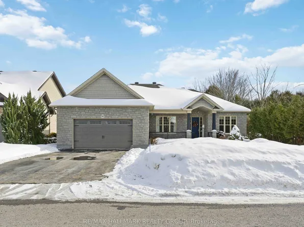 84 Chanonhouse Dr, Ottawa, ON K0A 2Z0