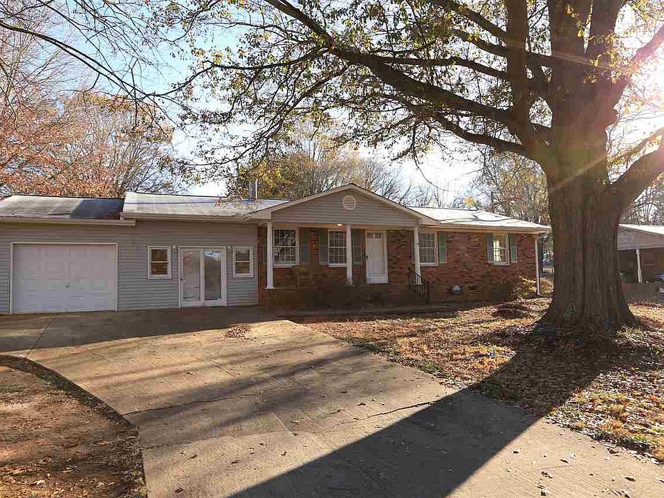 1st image of 204 Brookwood Dr