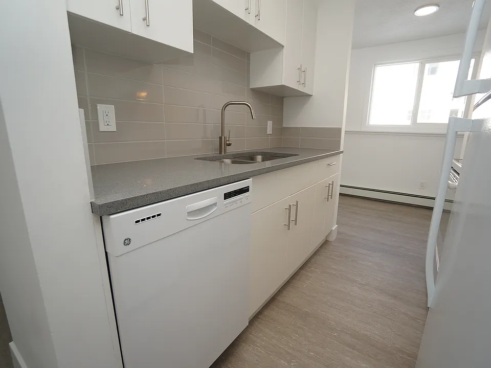 1-10141 154th St NW #10131