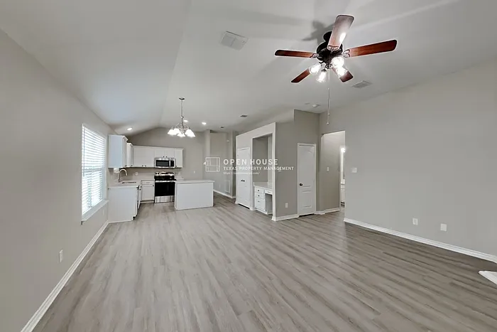 3 bed, 2.0 bath, 1958 sqft, $2,250 — Photo 3