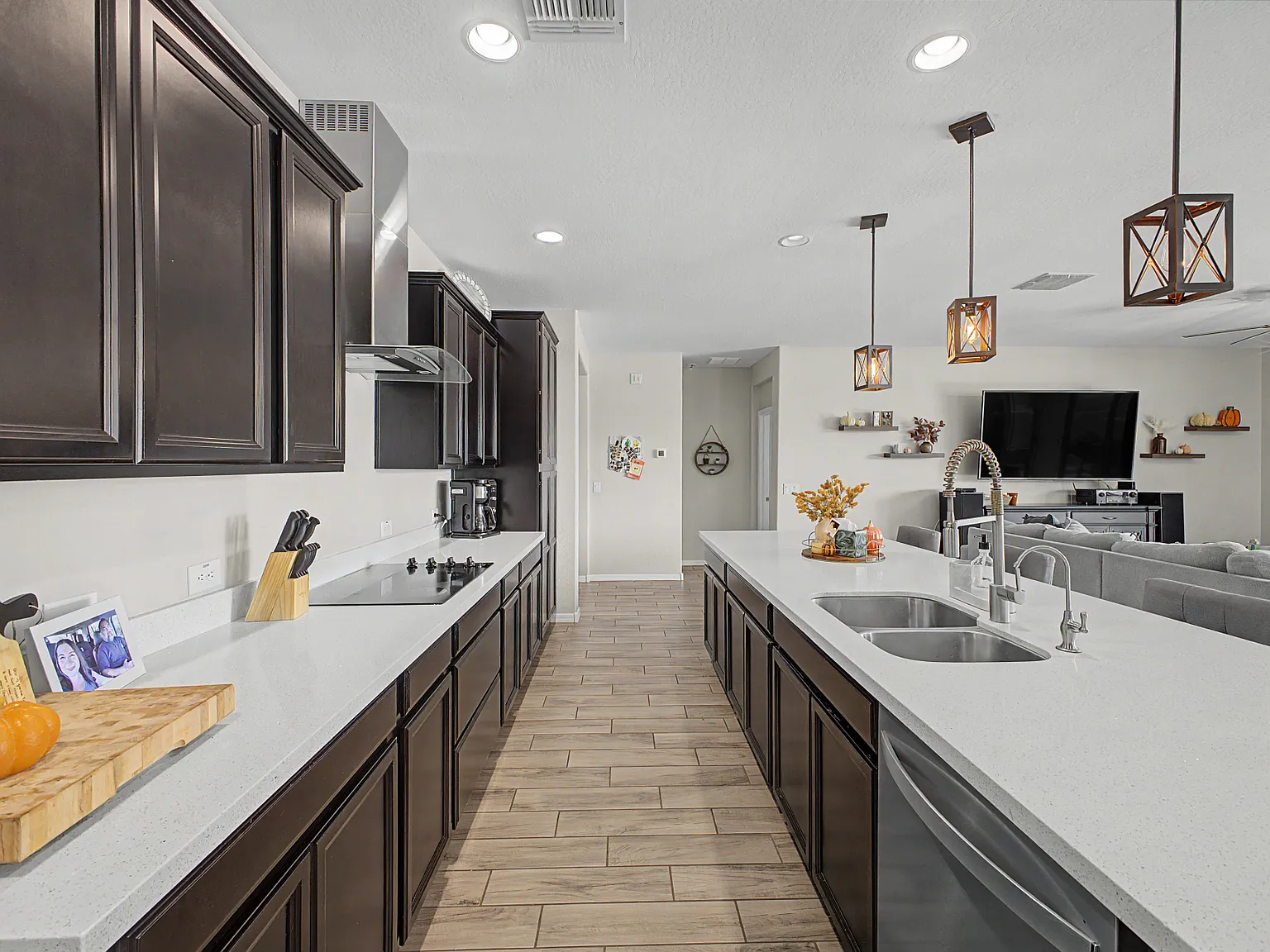 3 bed, 1992 sqft, $2,300 — Photo 4