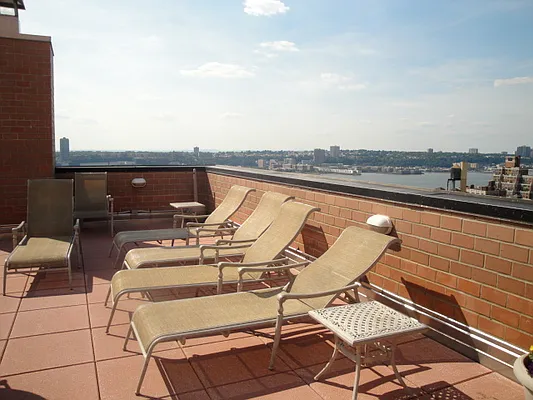 Sold by CLB Realty | media 18