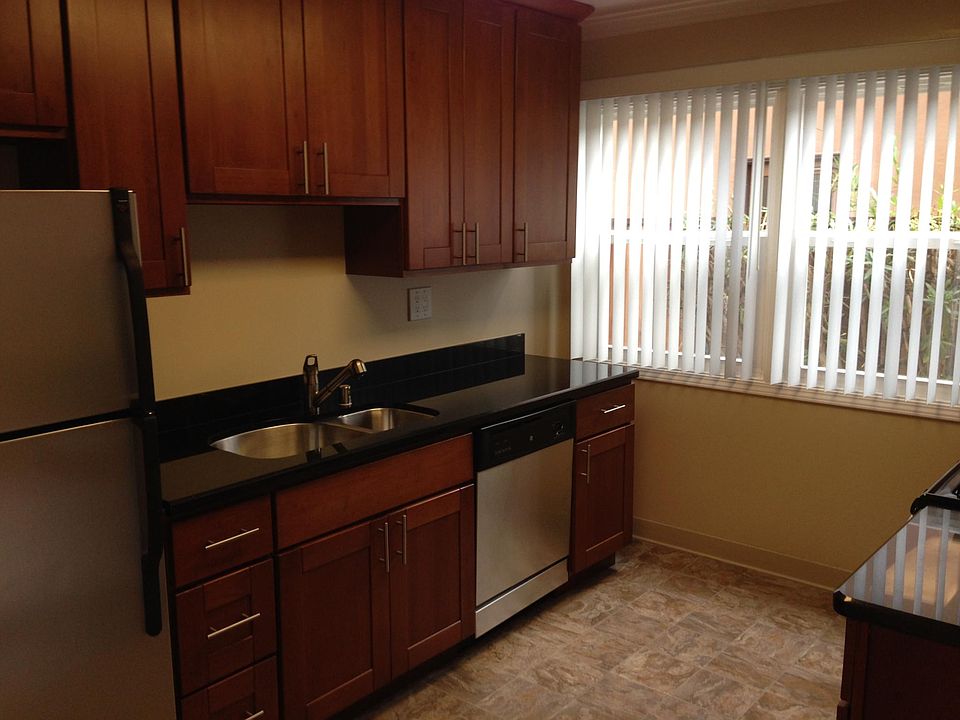 1st image of 429 Waverley St #429