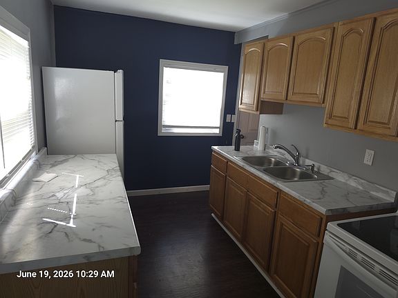 4th image of 814 Josephine St