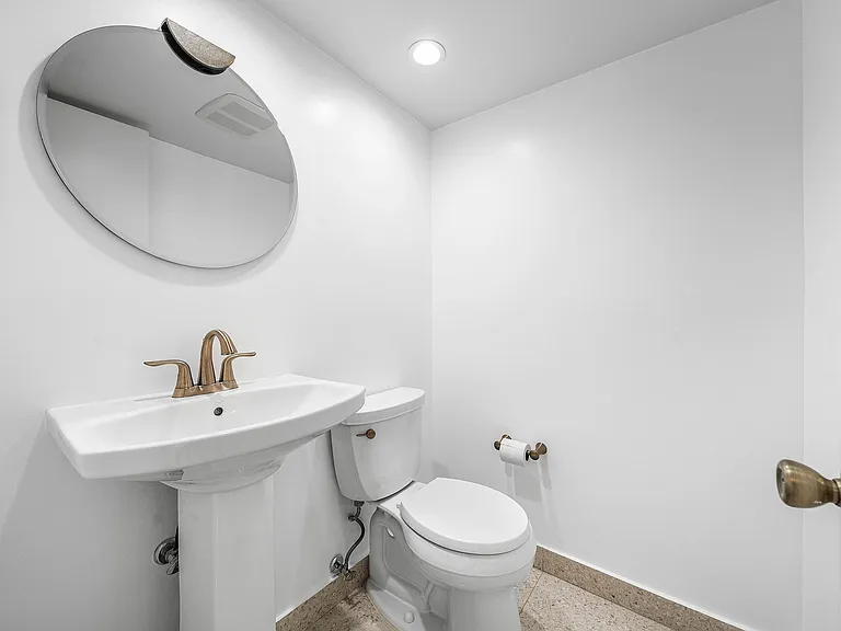 330 SE 20th Ave #408 — Photo 14