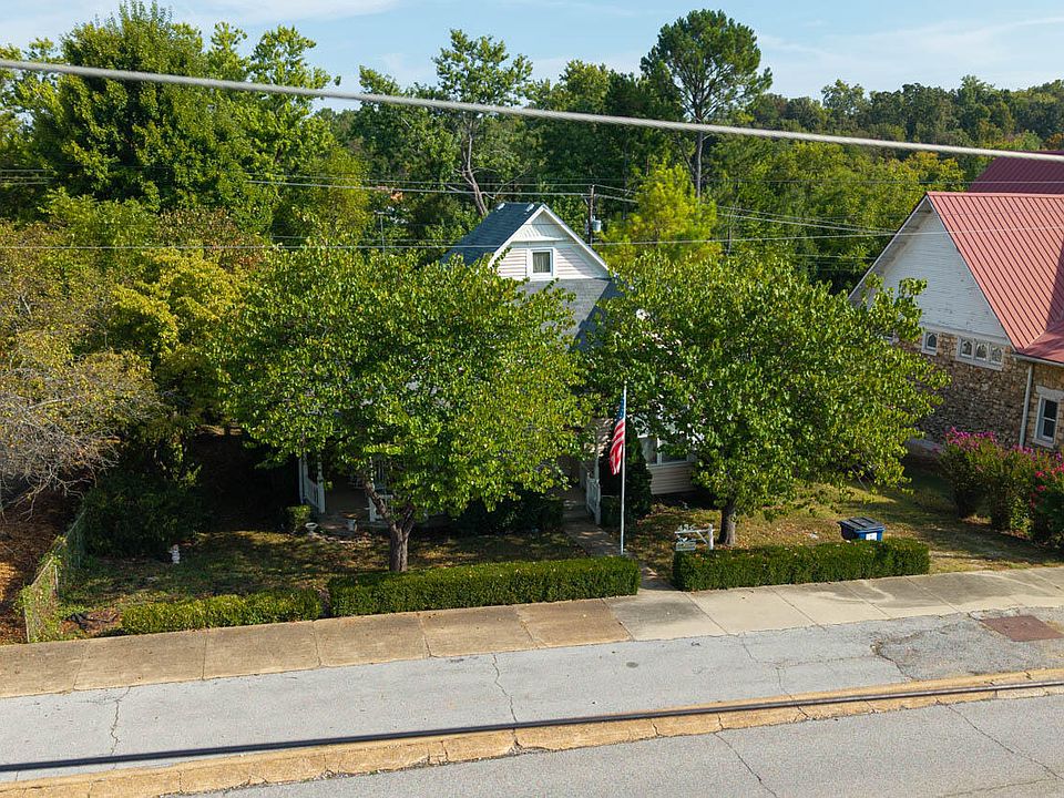 70th image of 435 Main Street