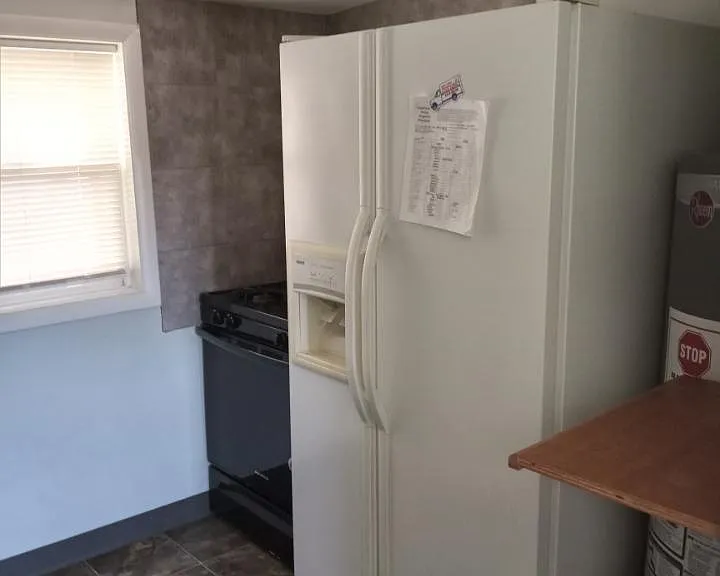 2121 Smelter Ave NE — Photo 2