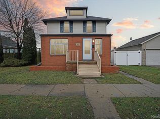 82 Le Roy St, River Rouge, MI 48218