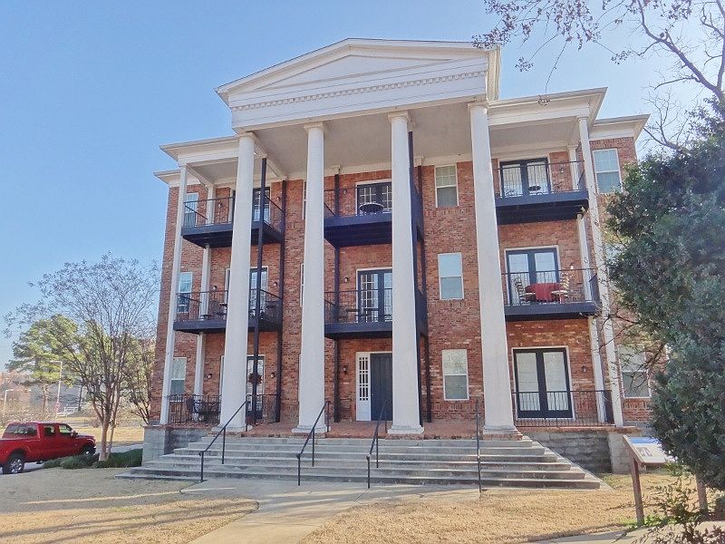 1st image of 553 Beale St Unit 203