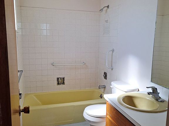 2nd image of 1640-1650 Moore Ave #16